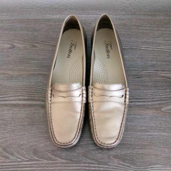 Trotters FRANCIE II Gold Metallic Leather Loafers 7.5N 7.5 Narrow - Picture 2 of 15
